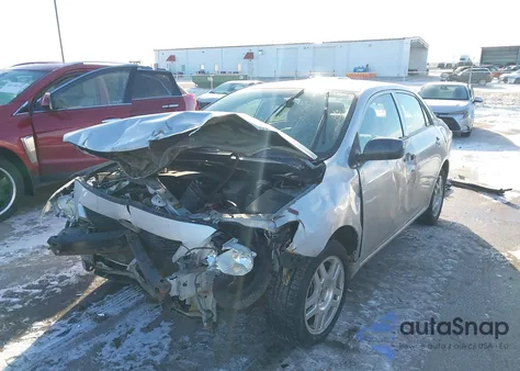2010 Toyota Corolla z USA, uszkodzony, nr VIN 2T1BU4EE0AC303697
